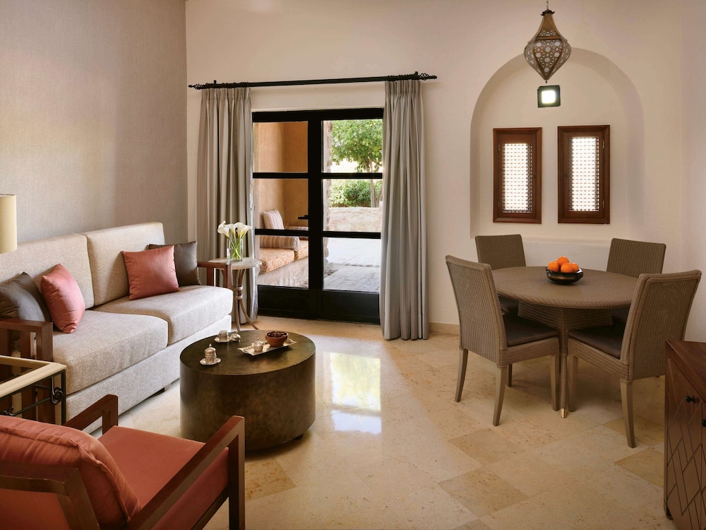 Suite, 1 King Bed - Photo 3