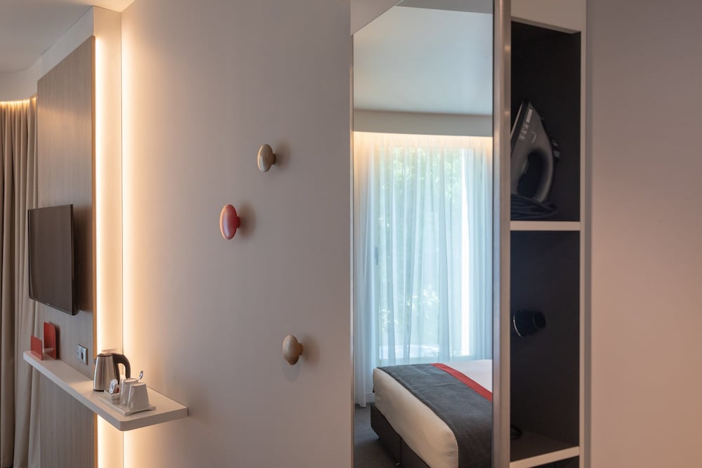 Standard Room, 1 Double Bed - Photo 10