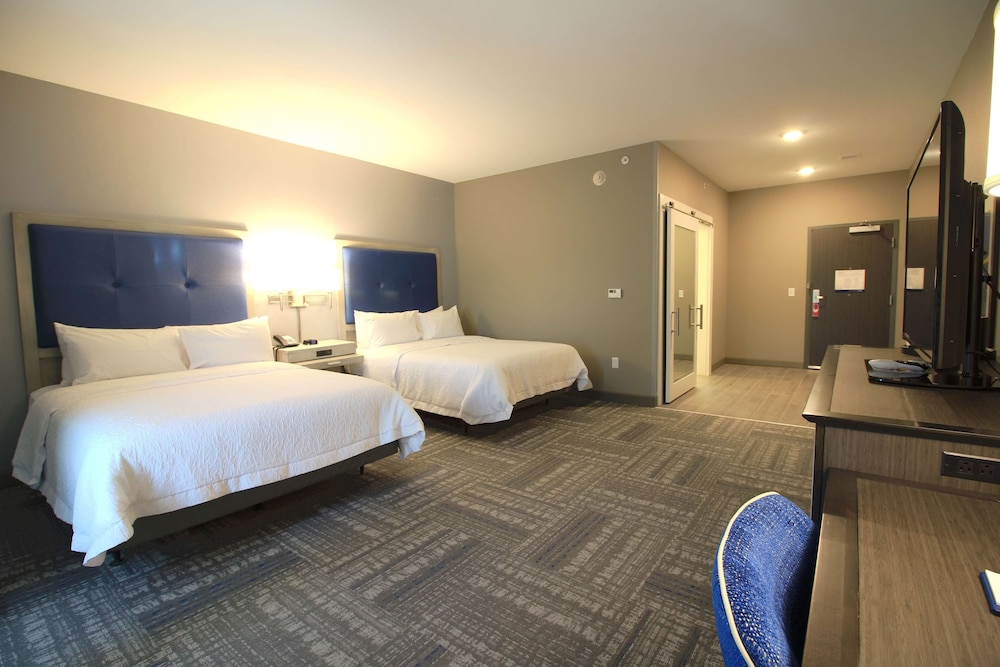 Room, 2 Queen Beds, Accessible, Bathtub