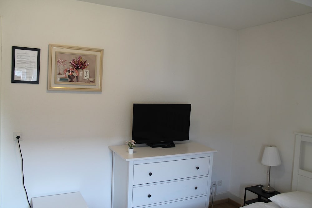 Basic Double Room, Shared Bathroom photo 2