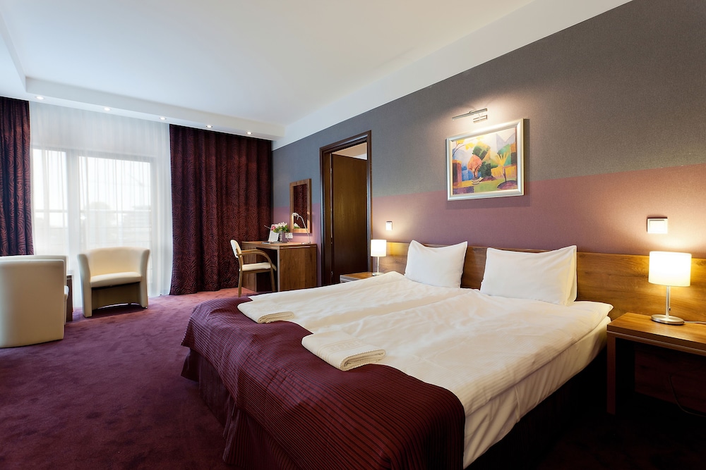 Standard Double or Twin Room - Photo 7