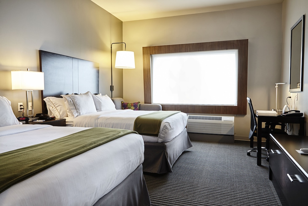 Standard Room, 2 Queen Beds, Accessible (Communication, Roll-In Shower) photo 1
