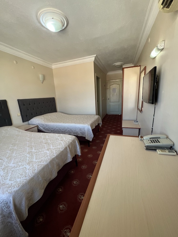 Standard Room, Multiple Beds, Smoking, City View photo 1