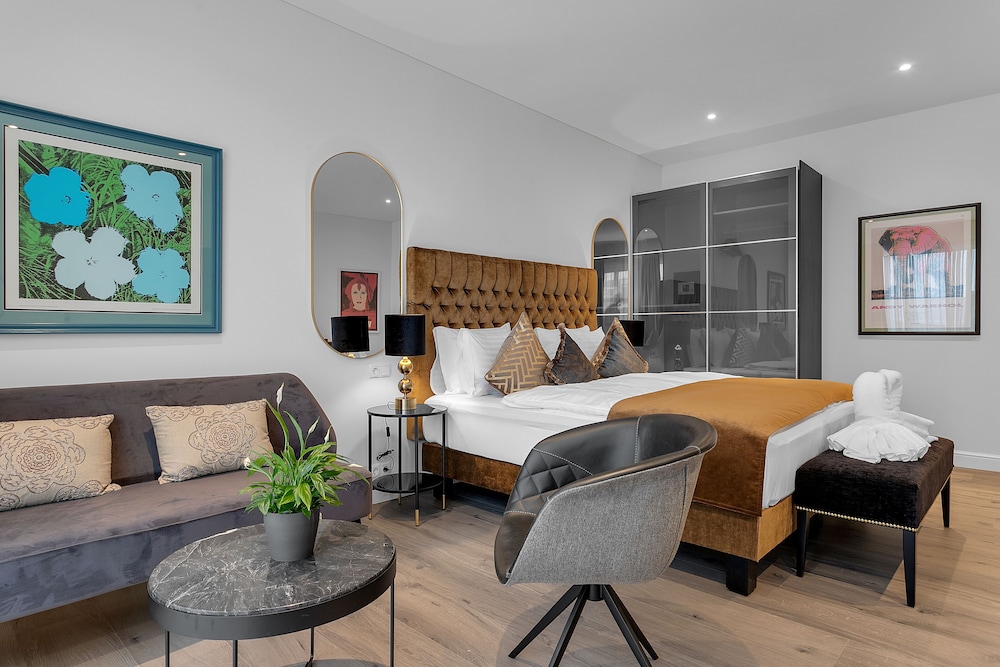 Gallery Suite - Photo 2
