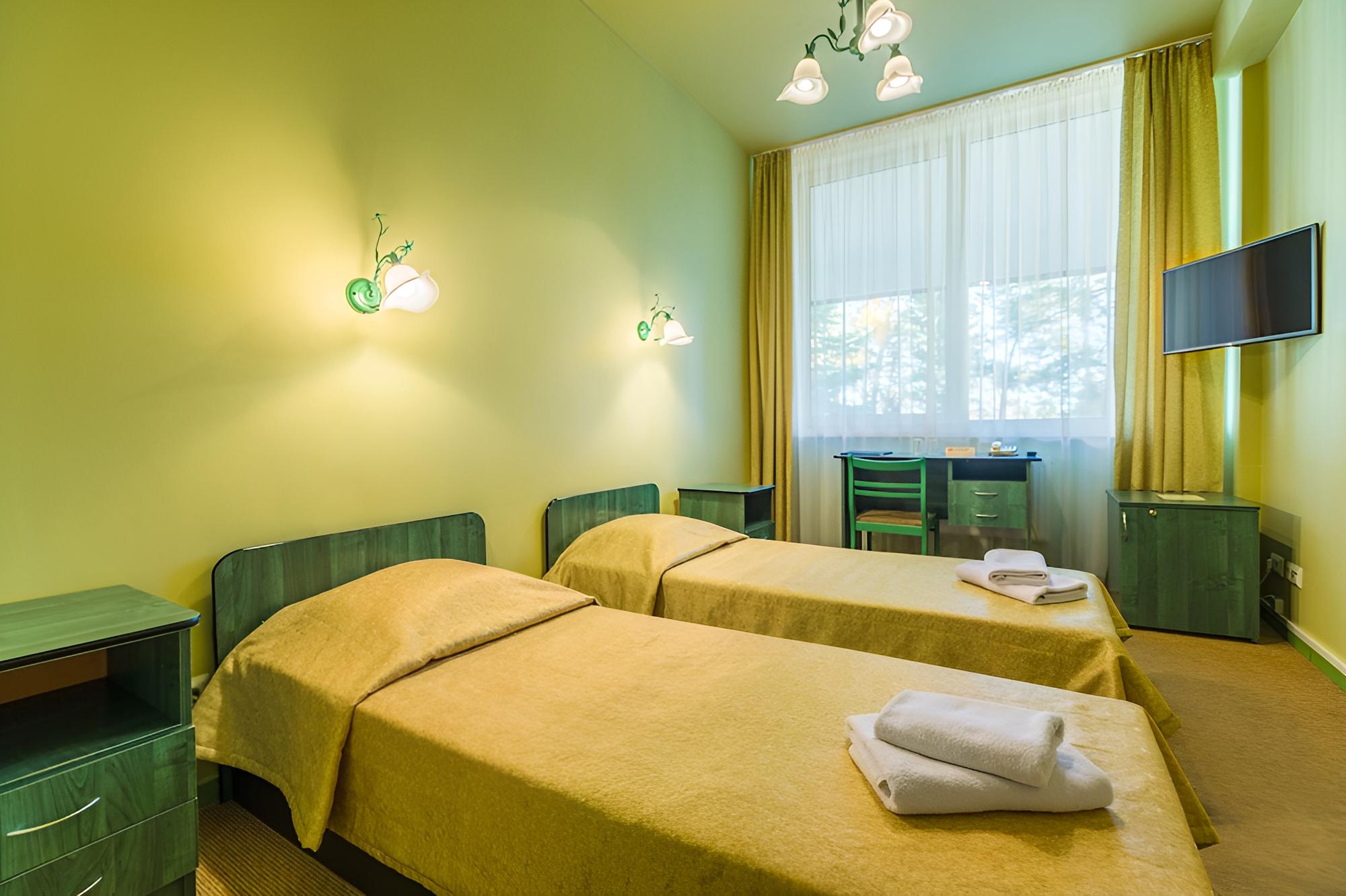 Standard Double or Twin Room (Pool Access) photo 2