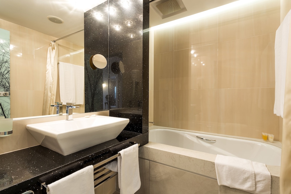 Luxury Room, Non Smoking - Photo 8