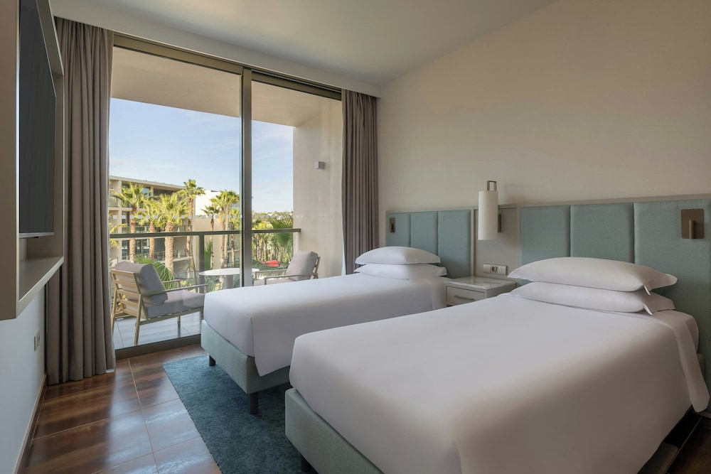 Suite, 2 Bedrooms, Balcony - Photo 3