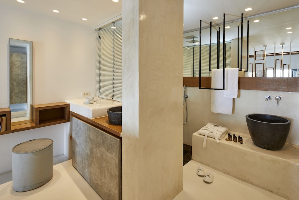 Deluxe Suite, Hot Tub - Photo 14
