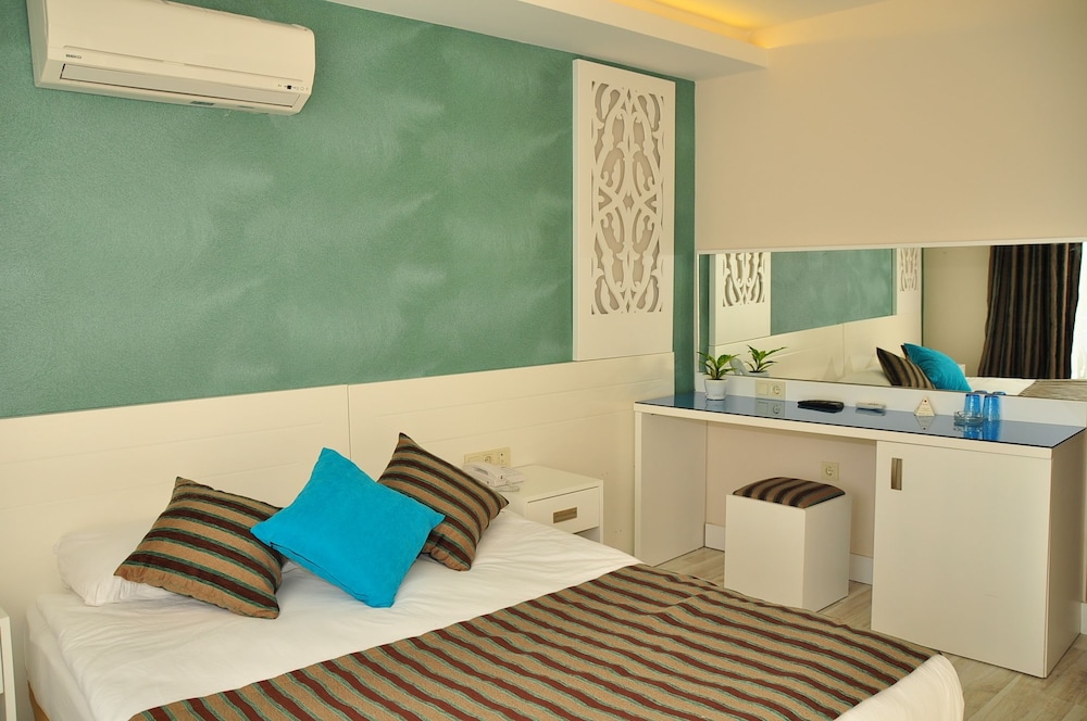 Standard Double Room (One Double Bed, With Balcony) photo 3