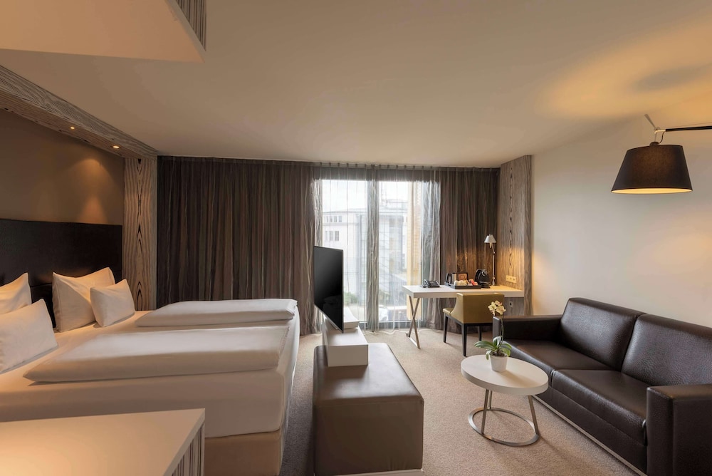 Junior Suite, 1 King Bed, Balcony photo 2