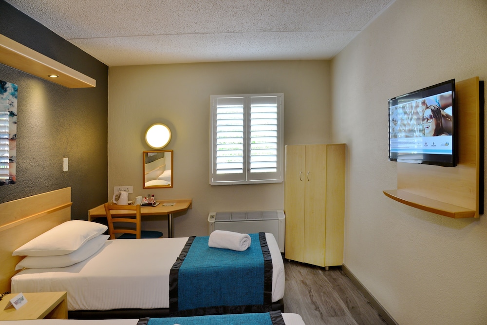 Twin Room, Non Smoking photo 2