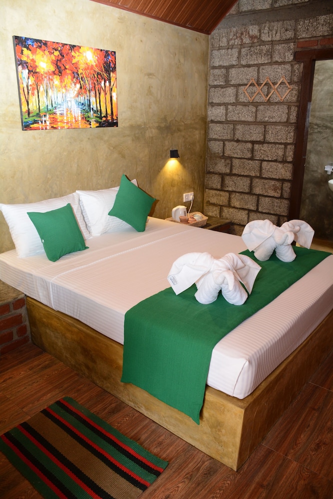Deluxe Queen Room - Photo 7
