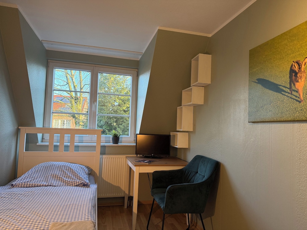 Basic House photo 3