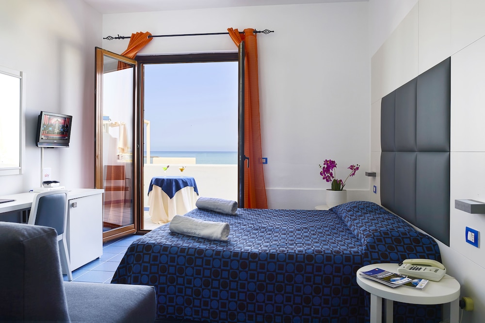 Deluxe Double or Twin Room, Sea View - Photo 11