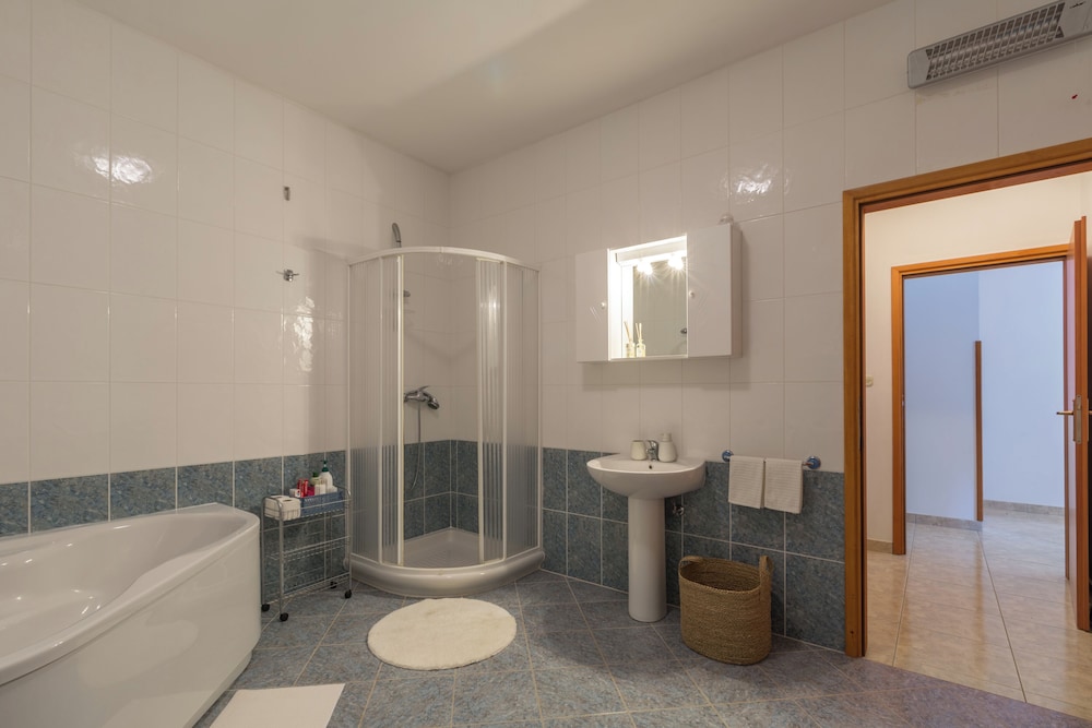 House, 4 Bedrooms photo 3