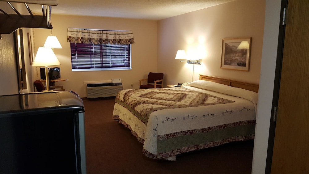 Standard Room, 1 King Bed, Non Smoking photo 1