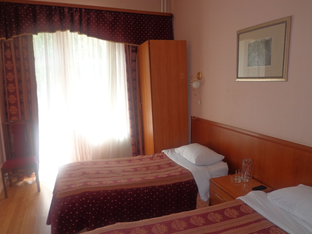 Economy Twin Room, Tower photo 2