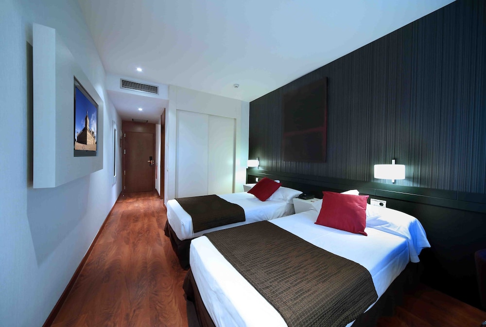 Standard Double or Twin Room - Photo 2