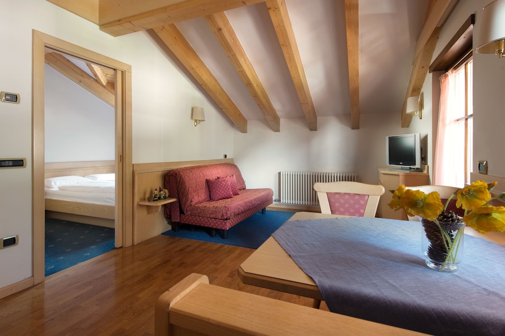 Economy Suite - Photo 2