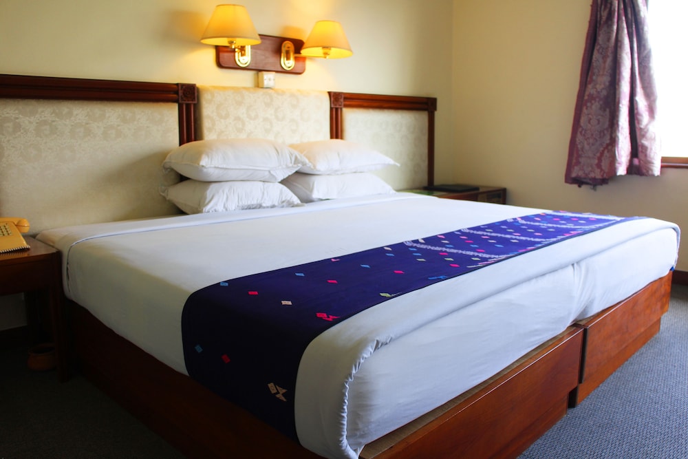 Junior Suite (with Shwedagon pagoda view)
