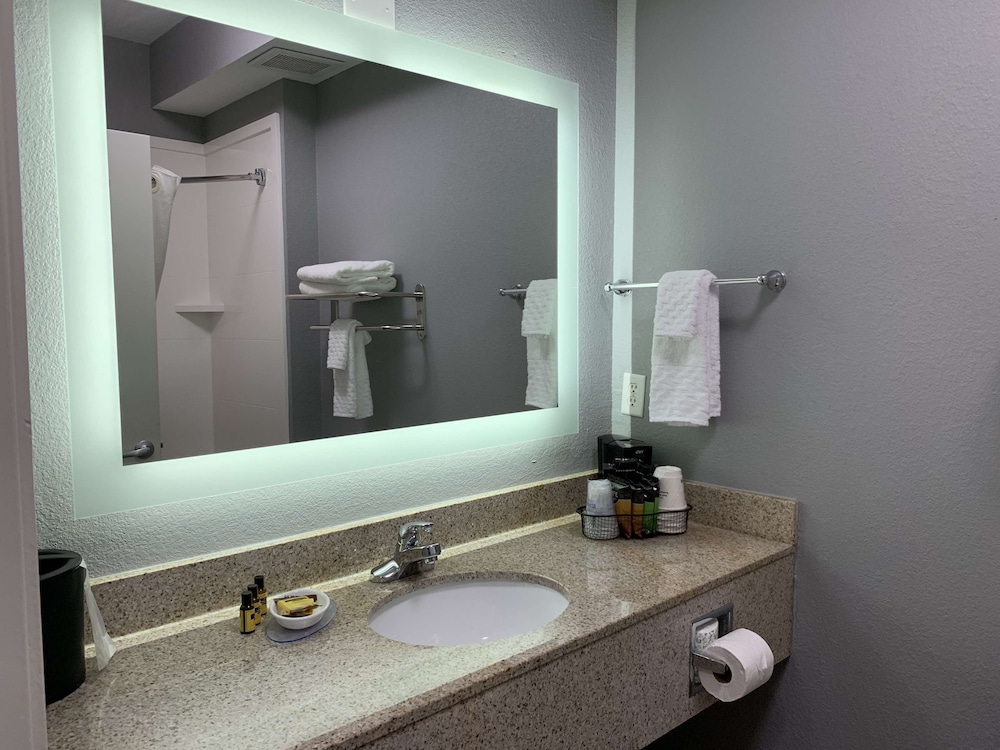 Standard Room, 2 Queen Beds, Non Smoking, Kitchenette - Photo 5