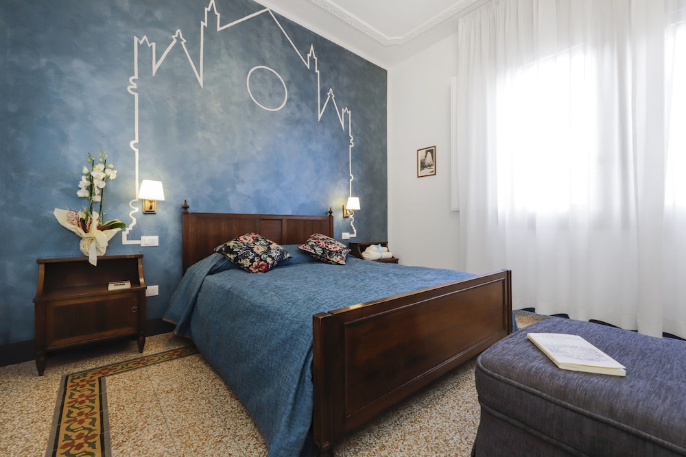 Deluxe Double Room, Private Bathroom photo 1