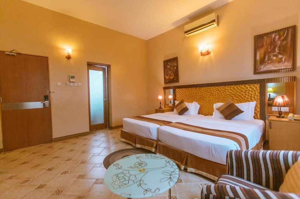 Exclusive Suite, 2 Double Beds, Ensuite, Garden View