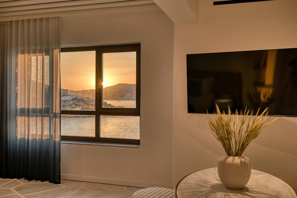 Classic Suite, Sea View (200m from the Main Hotel) photo 3