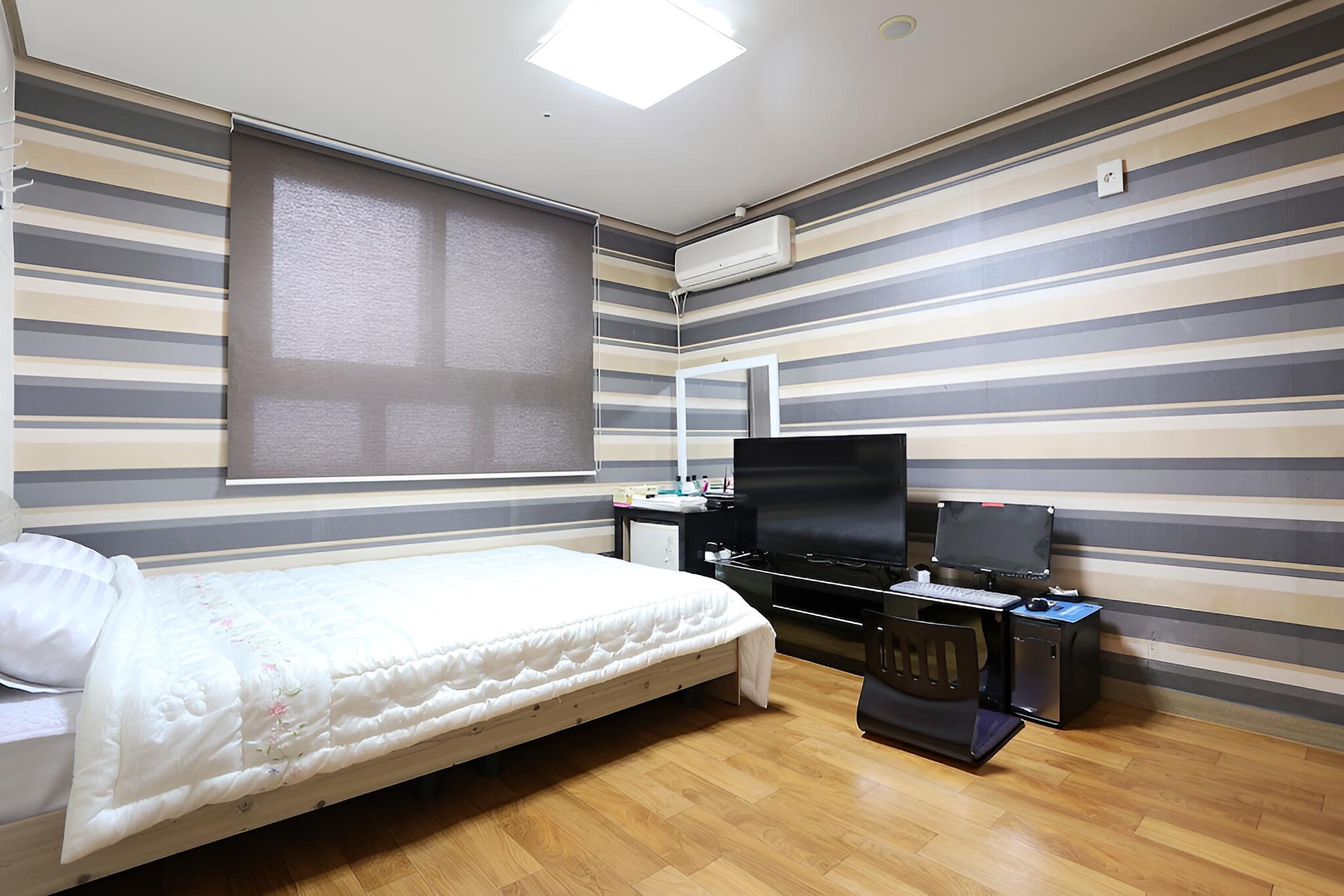 Room (Standard (Queen Bed)) - Photo 3