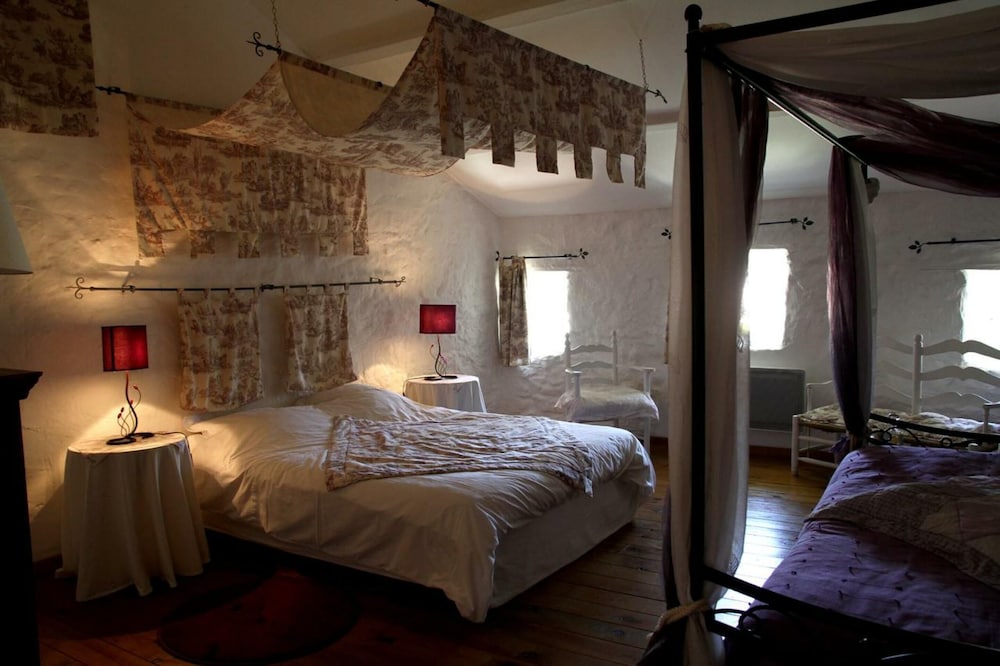 Double Room - Photo 6