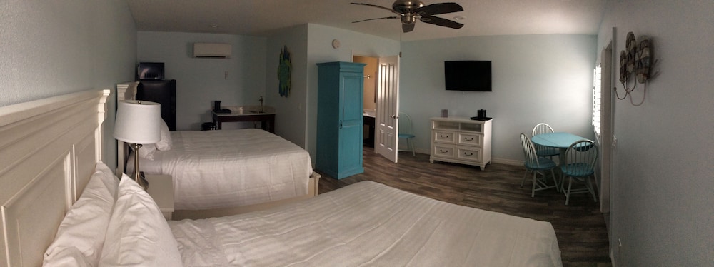 Standard Room, 2 Queen Beds photo 2