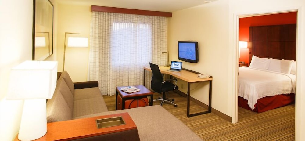 Suite, 1 Bedroom - Photo 2