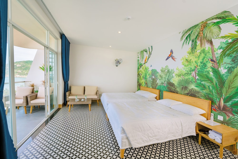 Family Room, Balcony, Sea View photo 1