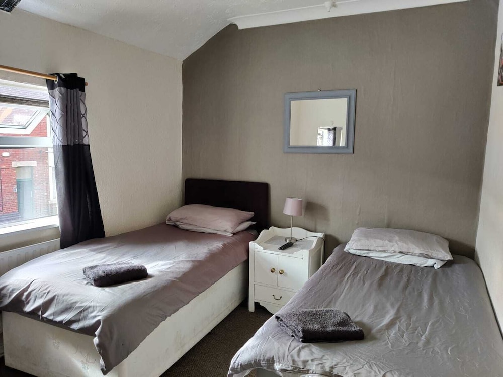 Twin Room, Shared Bathroom photo 2