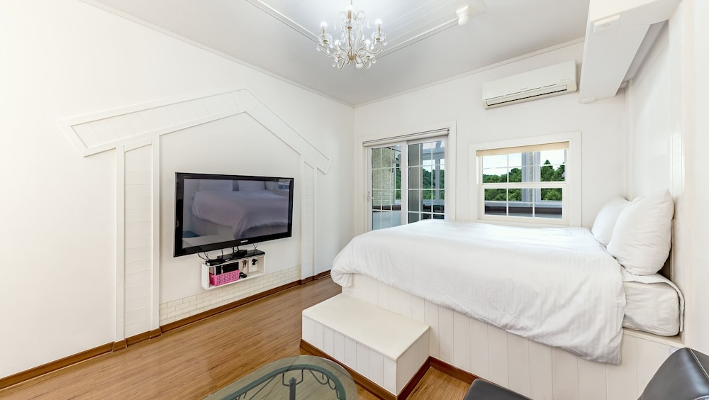 Basic Room, 1 Bedroom (103(Spa,Netflix))