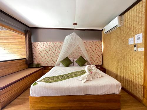 Superior Raft Room with River View - Photo 4