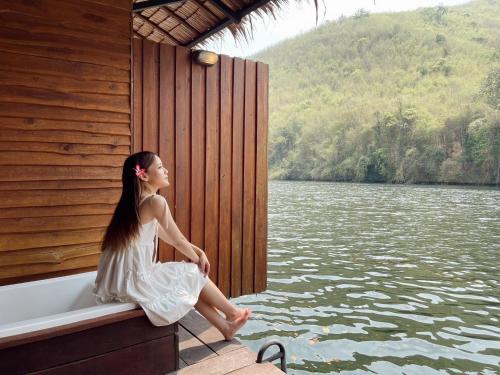 Superior Raft Room with River View - Photo 7