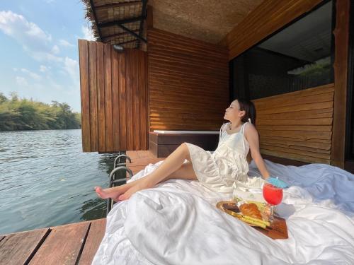 Superior Raft Room with River View - Photo 8