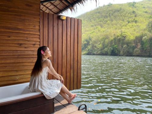 Superior Raft Room with River View - Photo 9