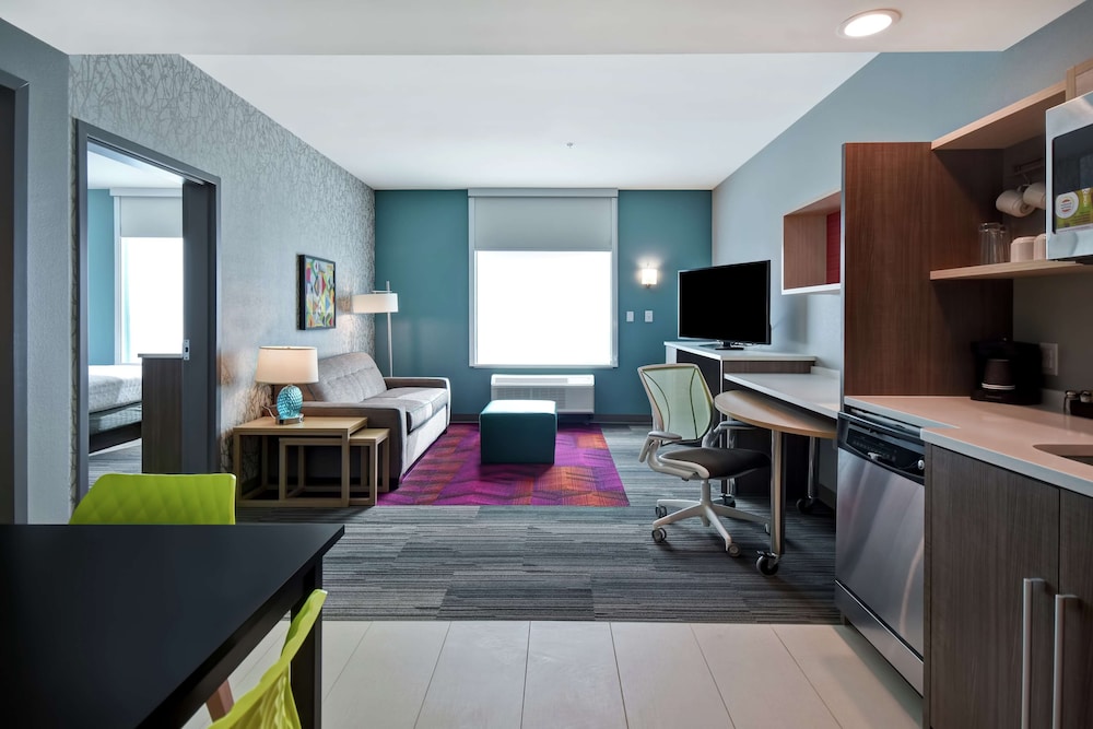 Suite, 1 King Bed, Accessible (Hearing) - Photo 1