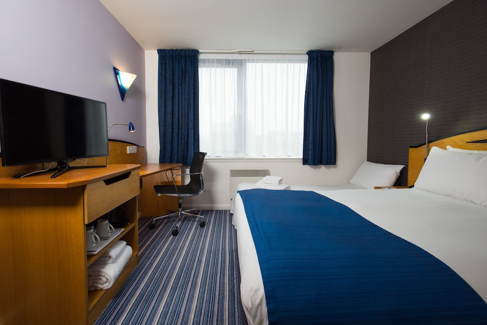 Standard Room, 1 Double Bed with Sofa bed (with Free Hot Breakfast) photo 2