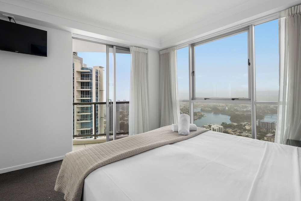 Level 37 Ocean View 3 Bedroom Apartment photo 3