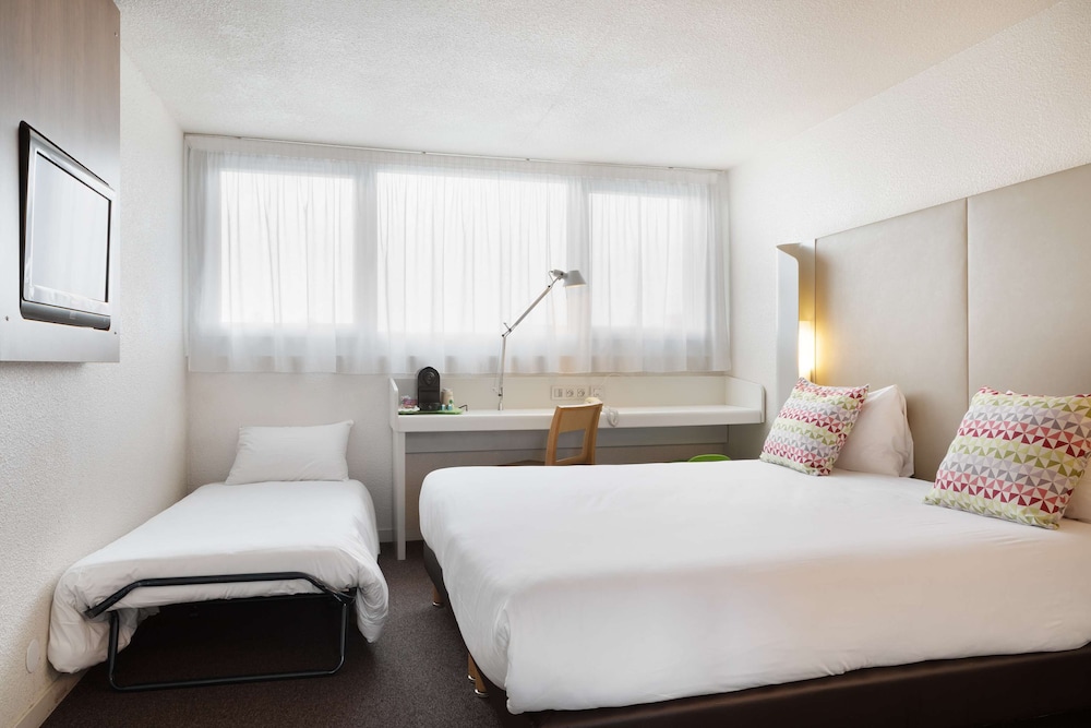 Standard Room, Multiple Beds - Photo 7