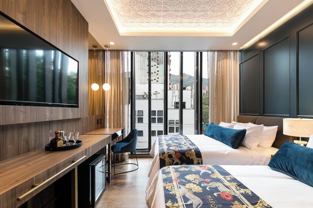 Deluxe Room with 2 Double Beds photo 2