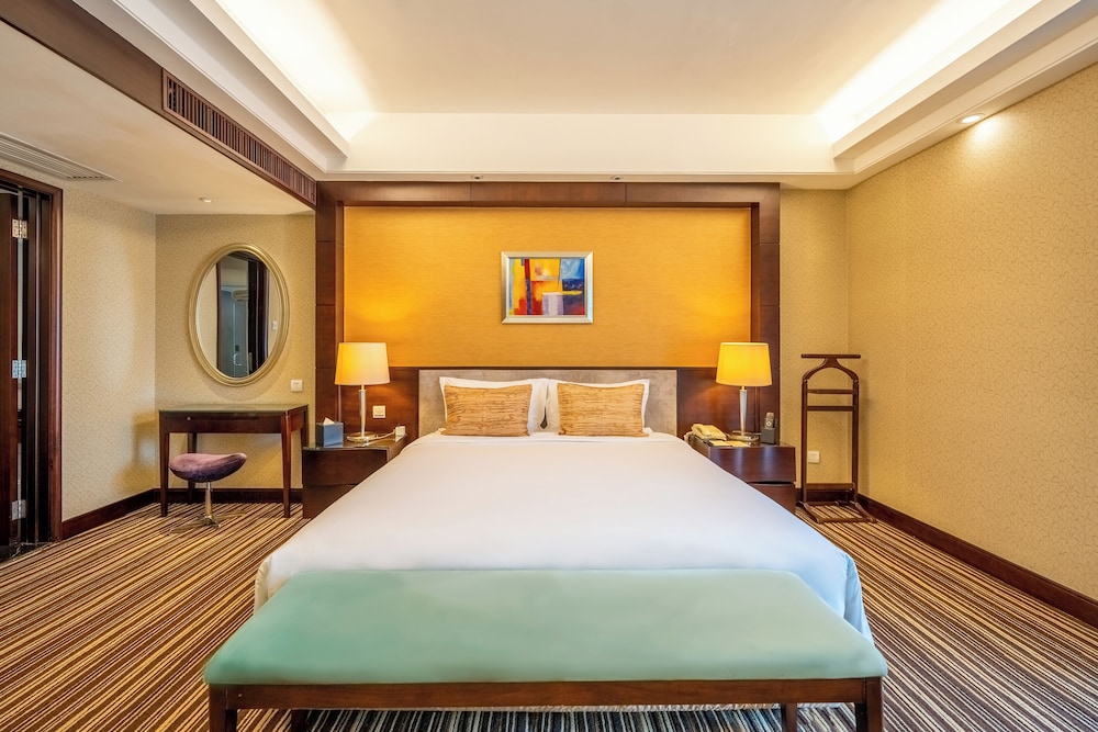 Leeden suite - Photo 1