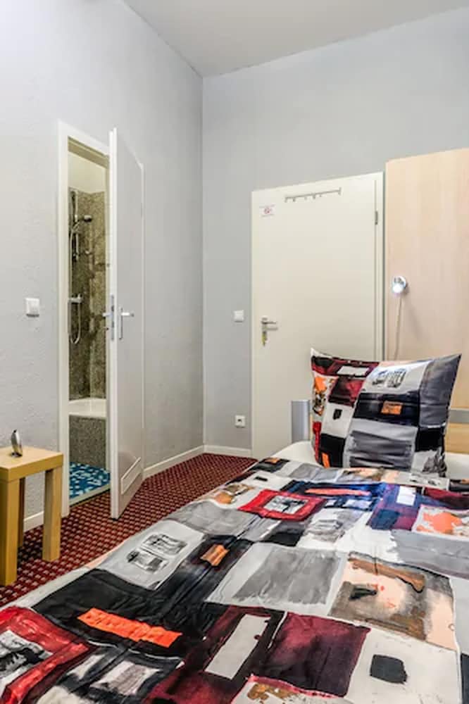 Single Room photo 3