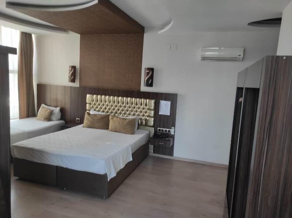 Standard Twin Room, City View photo 3
