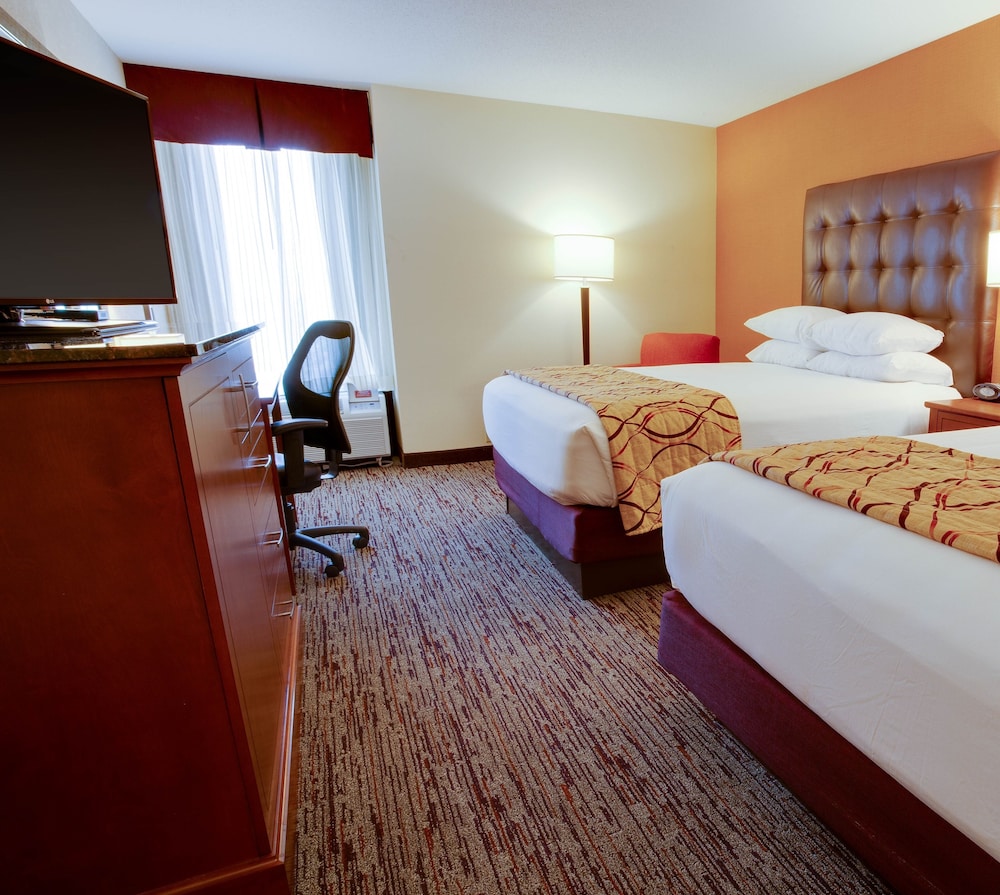 Deluxe Room, 2 Queen Beds, Refrigerator & Microwave - Photo 2