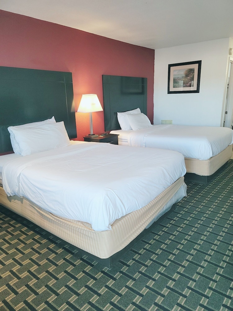 Room, 2 Queen Beds, Smoking photo 3