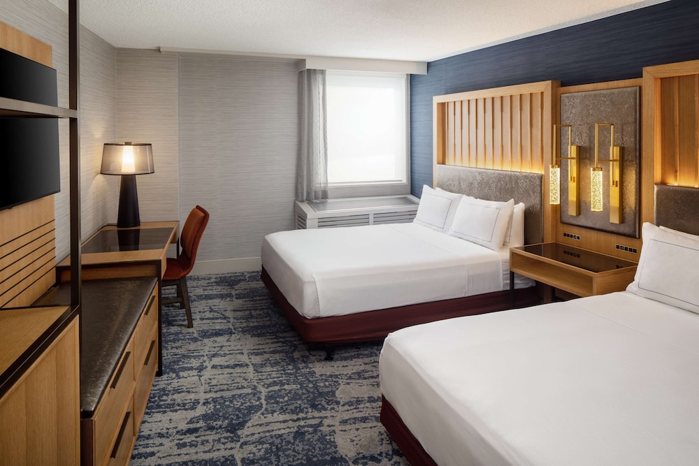 Room, 2 Double Beds, Accessible, Bathtub photo 1